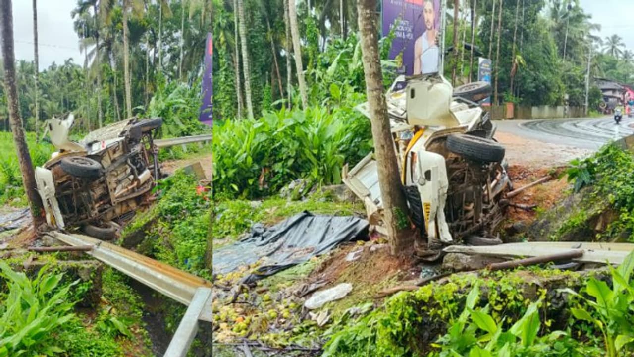 മാങ്ങയുമായി വന്ന പിക്കപ്പ് വാന്‍ അപകട വളവില്‍ തലകീഴായി മറിഞ്ഞു; രണ്ട് പേര്‍ക്ക് പരിക്ക്