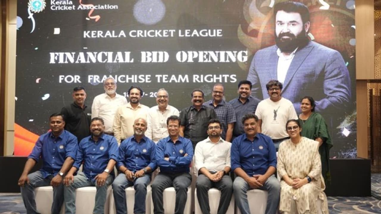 കേരള ക്രിക്കറ്റ് ലീഗ് ഫ്രാഞ്ചൈസികളെ തെരഞ്ഞെടുത്തു; ടീമിനെ സ്വന്തമാക്കി പ്രിയദര്ശനും സോഹന് റോയിയും കേരള ക്രിക്കറ്റ് ലീഗ് ഫ്രാഞ്ചൈസികളെ തെരഞ്ഞെടുത്തു; ടീമിനെ സ്വന്തമാക്കി പ്രിയദര്ശനും സോഹന് റോയിയും