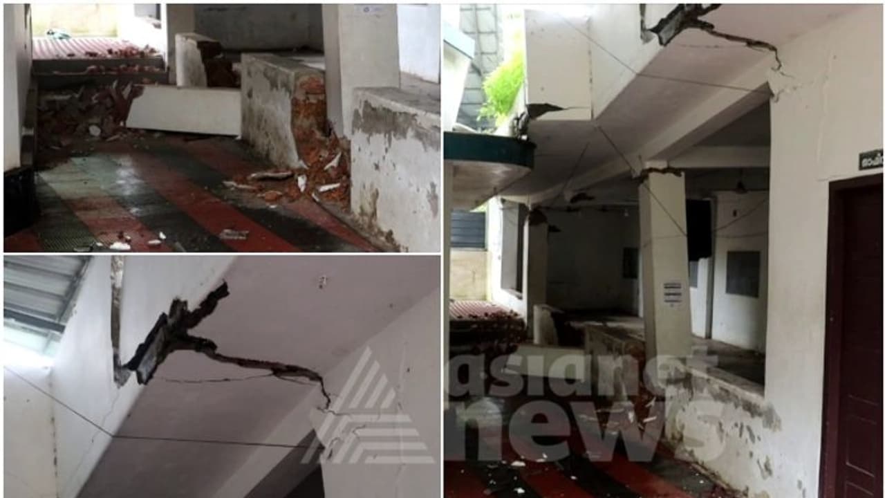 കനത്ത മഴ: തൃശ്ശൂരില് മദ്രസ കെട്ടിടം തകര്ന്ന് വീണു, അവധി നല്കിയിരുന്നതിനാല് വന് ദുരന്തം ഒഴിവായി കനത്ത മഴ: തൃശ്ശൂരില് മദ്രസ കെട്ടിടം തകര്ന്ന് വീണു, അവധി നല്കിയിരുന്നതിനാല് വന് ദുരന്തം ഒഴിവായി
