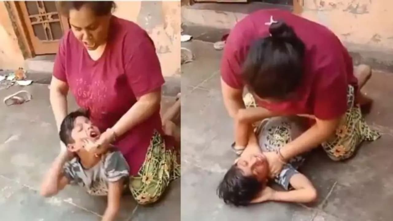 11 വയസുള്ള മകനെ നിലത്തിട്ട് തല്ലി, നെഞ്ചിൽ കയറിയിരുന്നു മർദ്ദനം; വീഡിയോ പുറത്തായതോടെ അമ്മക്കെതിരെ കേസ് 11 വയസുള്ള മകനെ നിലത്തിട്ട് തല്ലി, നെഞ്ചിൽ കയറിയിരുന്നു മർദ്ദനം; വീഡിയോ പുറത്തായതോടെ അമ്മക്കെതിരെ കേസ്