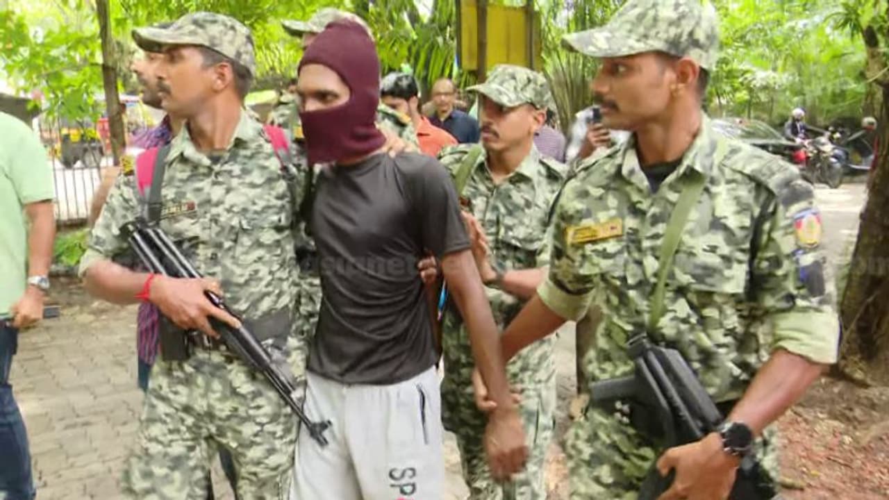 കോടതി മുറിയിലും മാവോയിസ്റ്റ് അനുകൂല മുദ്രാവാക്യം മുഴക്കി കൊച്ചിയിൽ പിടിയിലായ മനോജ്; റിമാൻ്റ് ചെയ്തു