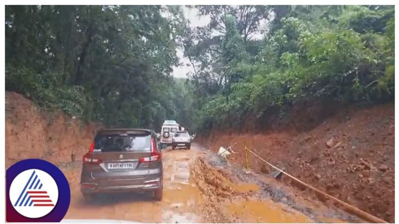 ವರುಣಾರ್ಭಟಕ್ಕೆ ಬೆಂಗಳೂರಿನ ಸಂಪರ್ಕ ಕಡಿದುಕೊಂಡ ಮಂಗಳೂರು, ಯಾರ್ ಕೇಳ್ತಾರೆ ಪ್ರಯಾಣಿಕರ ಗೋಳು? ವರುಣಾರ್ಭಟಕ್ಕೆ ಬೆಂಗಳೂರಿನ ಸಂಪರ್ಕ ಕಡಿದುಕೊಂಡ ಮಂಗಳೂರು, ಯಾರ್ ಕೇಳ್ತಾರೆ ಪ್ರಯಾಣಿಕರ ಗೋಳು?