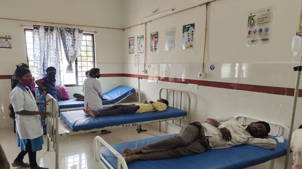 ಯಾದಗಿರಿ: ಕಲುಷಿತ ನೀರು ಸೇವಿಸಿ 14 ಜನ ಅಸ್ವಸ್ಥ ಯಾದಗಿರಿ: ಕಲುಷಿತ ನೀರು ಸೇವಿಸಿ 14 ಜನ ಅಸ್ವಸ್ಥ