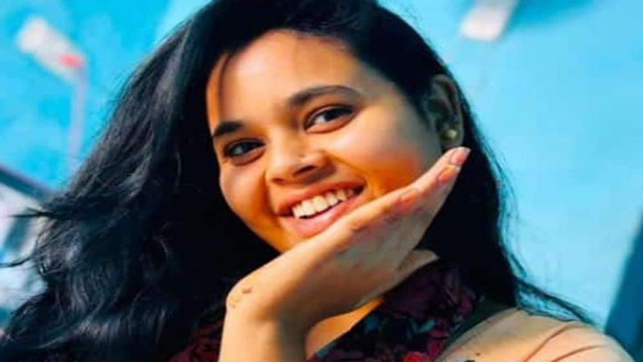 ದಾವಣಗೆರೆ: ಜ್ವರದಿಂದ ಬಳಲುತ್ತಿದ್ದ ಯುವತಿ ಡೆಂಘೀಗೆ ಬಲಿ? ದಾವಣಗೆರೆ: ಜ್ವರದಿಂದ ಬಳಲುತ್ತಿದ್ದ ಯುವತಿ ಡೆಂಘೀಗೆ ಬಲಿ?