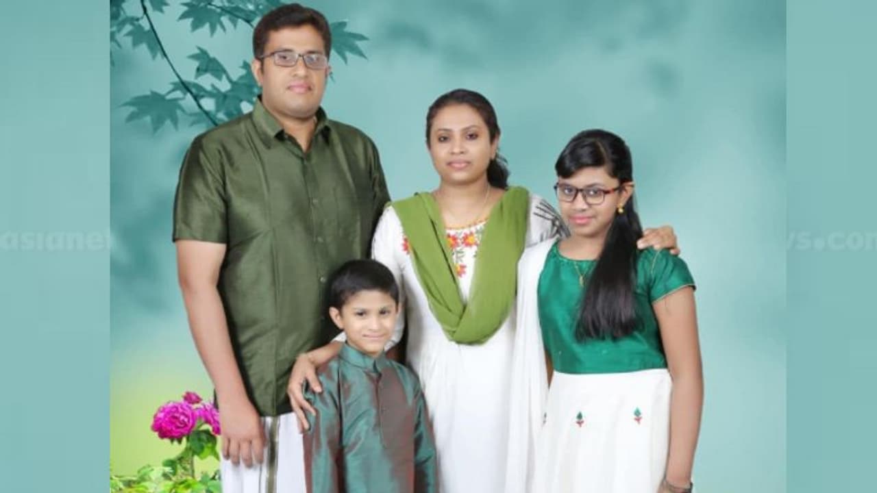 നോവായി ആ നാലുപേർ; കുവൈത്തിൽ തീപിടിത്തത്തിൽ മരിച്ച മലയാളി കുടുംബത്തിന്റെ മൃതദേഹങ്ങൾ നാളെ നാട്ടിൽ എത്തിക്കും നോവായി ആ നാലുപേർ; കുവൈത്തിൽ തീപിടിത്തത്തിൽ മരിച്ച മലയാളി കുടുംബത്തിന്റെ മൃതദേഹങ്ങൾ നാളെ നാട്ടിൽ എത്തിക്കും