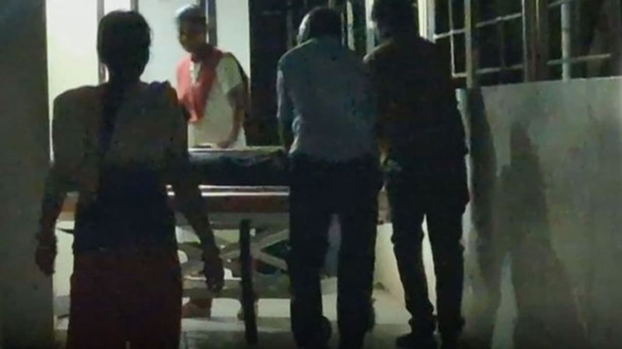 ஷாக்கிங் நியூஸ்! தூத்துக்குடியில் தனியார் ஆலையில் வாயு கசிவு! 30 பேர் அடுத்தடுத்து மயங்கி விழுந்ததால் பரபரப்பு