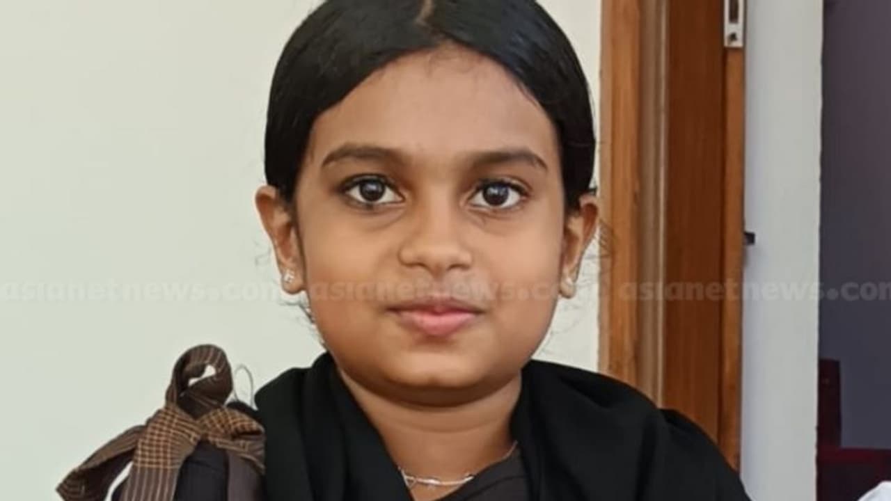 സംസ്ഥാനത്ത് വീണ്ടും പനി മരണം: കോഴിക്കോട് ചികിത്സയിൽ കഴിഞ്ഞിരുന്ന പത്ത് വയസുകാരി മരിച്ചു സംസ്ഥാനത്ത് വീണ്ടും പനി മരണം: കോഴിക്കോട് ചികിത്സയിൽ കഴിഞ്ഞിരുന്ന പത്ത് വയസുകാരി മരിച്ചു