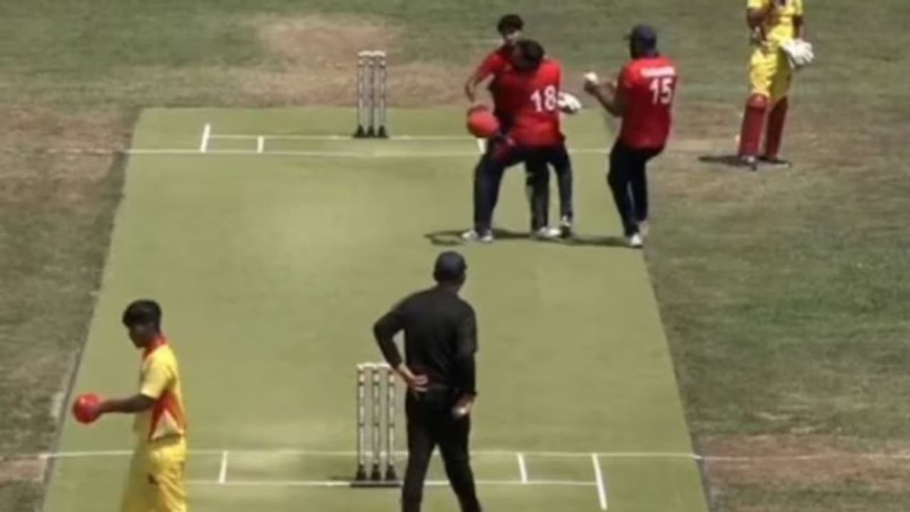 രണ്ട് ഓവറില് ജയിക്കാന് 61 റണ്സ്, അടിച്ചെടുത്ത് ഓസ്ട്രിയ! റൊമാനിയക്കെതിരെ ഒരോവറില് മാത്രം 41 റണ്സ് വീഡിയോ രണ്ട് ഓവറില് ജയിക്കാന് 61 റണ്സ്, അടിച്ചെടുത്ത് ഓസ്ട്രിയ! റൊമാനിയക്കെതിരെ ഒരോവറില് മാത്രം 41 റണ്സ് വീഡിയോ