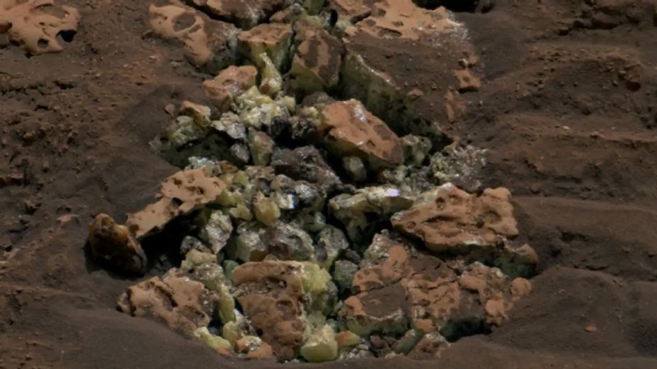 ചൊവ്വയില്‍ മഞ്ഞത്തിളക്കം, ക്രിസ്റ്റല്‍ രൂപത്തില്‍ സള്‍ഫര്‍; ചരിത്ര കണ്ടെത്തലുമായി ക്യൂരിയോസിറ്റി റോവര്‍