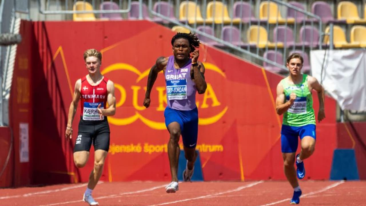 വിജയമുറപ്പിച്ചപ്പോൾ വേഗം കുറച്ചു; 200 മീറ്റർ ഓട്ടത്തിൽ ഒന്നാമനാവേണ്ടിയിരുന്ന യുവതാരം ഫിനിഷ് ചെയ്തത് നാലാമനായി വിജയമുറപ്പിച്ചപ്പോൾ വേഗം കുറച്ചു; 200 മീറ്റർ ഓട്ടത്തിൽ ഒന്നാമനാവേണ്ടിയിരുന്ന യുവതാരം ഫിനിഷ് ചെയ്തത് നാലാമനായി