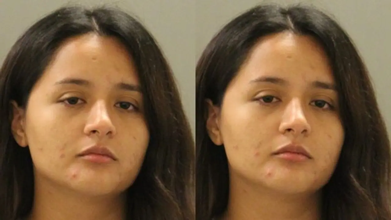 8ನೇ ತರಗತಿ ವಿದ್ಯಾರ್ಥಿಗೆ ತನ್ನ ನಗ್ನ ಫೋಟೋ ಕಳುಹಿಸಿ ಮಂಚಕ್ಕೆ ಕರೆದ ಶಿಕ್ಷಕಿ ಅರೆಸ್ಟ್! 8ನೇ ತರಗತಿ ವಿದ್ಯಾರ್ಥಿಗೆ ತನ್ನ ನಗ್ನ ಫೋಟೋ ಕಳುಹಿಸಿ ಮಂಚಕ್ಕೆ ಕರೆದ ಶಿಕ್ಷಕಿ ಅರೆಸ್ಟ್!