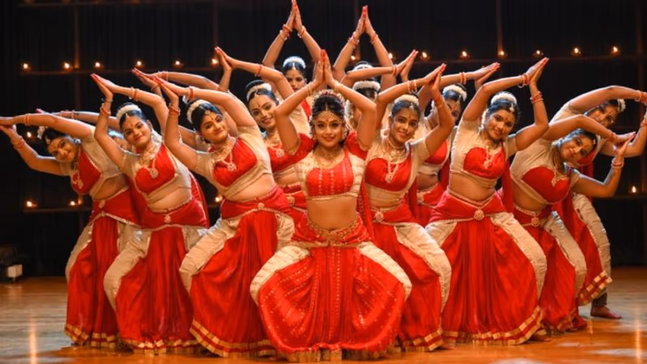 ദൃശ്യവിരുന്നൊരുക്കി 'ശൈല നന്ദിനി..'; ഹൊറർ ത്രില്ലർ 'ചിത്തിനി'യിലെ ഗാനം എത്തി ദൃശ്യവിരുന്നൊരുക്കി 'ശൈല നന്ദിനി..'; ഹൊറർ ത്രില്ലർ 'ചിത്തിനി'യിലെ ഗാനം എത്തി