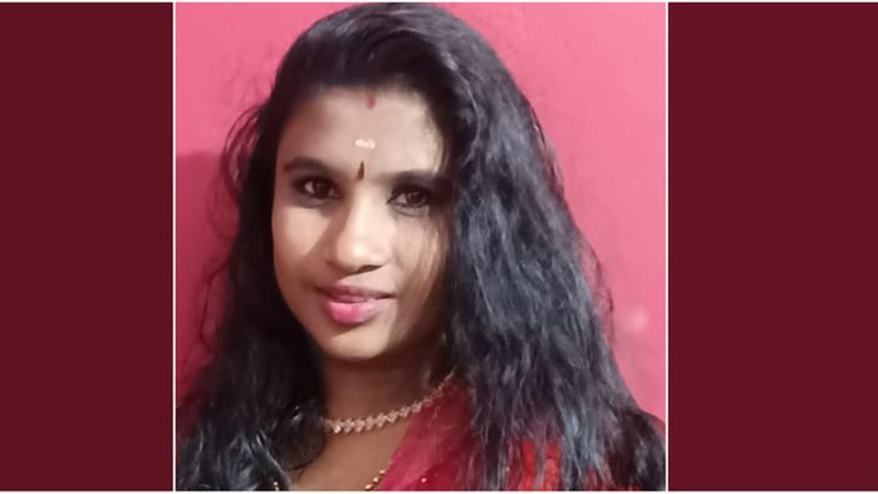 കിഡ്നി സ്റ്റോണ് ചികിത്സയ്ക്കിടെ കുത്തിവയ്പ്പെടുത്ത് അബോധാവസ്ഥയിലായ യുവതി മരിച്ചു കിഡ്നി സ്റ്റോണ് ചികിത്സയ്ക്കിടെ കുത്തിവയ്പ്പെടുത്ത് അബോധാവസ്ഥയിലായ യുവതി മരിച്ചു