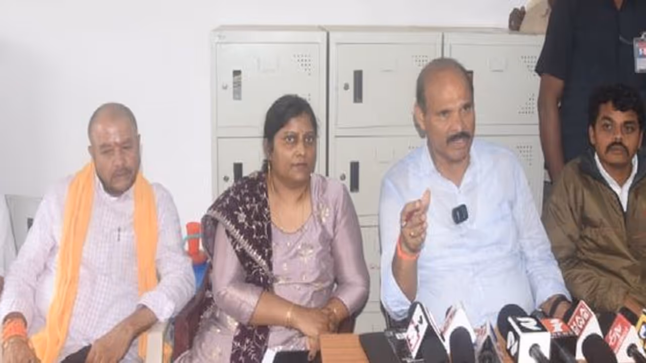 Peddavagu: తెలంగాణలో దెబ్బతిన్న ప్రాజెక్టు.. ఏపీలో బీభత్సం Peddavagu: తెలంగాణలో దెబ్బతిన్న ప్రాజెక్టు.. ఏపీలో బీభత్సం