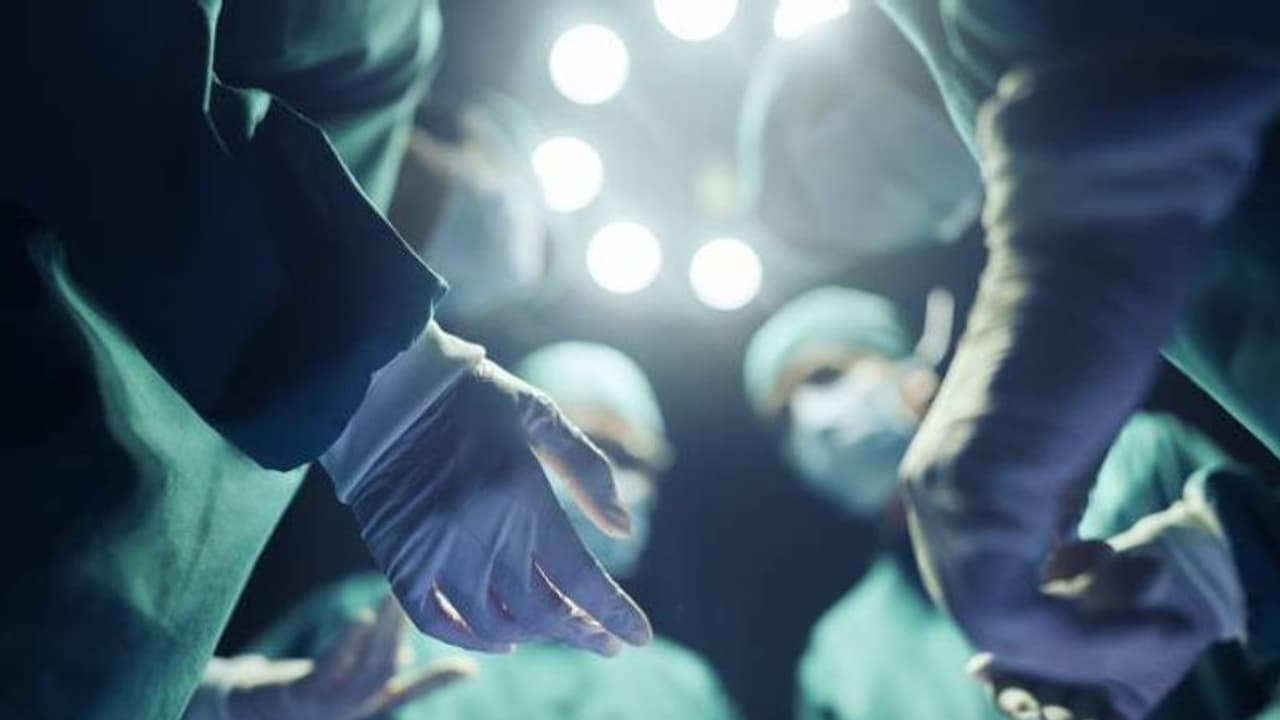 സ്തനവലിപ്പം കൂട്ടാനുള്ള ശസ്ത്രക്രിയയുടെ വീഡിയോ രഹസ്യമായി പകർത്തി, സോഷ്യൽ മീഡിയയിൽ പ്രചരിപ്പിച്ചു, സംഭവം ചൈനയിൽ