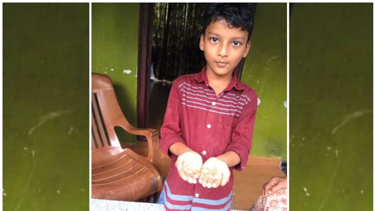 ഒരു പവന്റെ സ്വർണചെയിൻ മുക്കുപണ്ടമെന്ന് കരുതി, തുണയായി സോഷ്യൽ മീഡിയ പോസ്റ്റ്; നാടിന് മാതൃകയായി 2 ാം ക്ലാസുകാരൻ ഒരു പവന്റെ സ്വർണചെയിൻ മുക്കുപണ്ടമെന്ന് കരുതി, തുണയായി സോഷ്യൽ മീഡിയ പോസ്റ്റ്; നാടിന് മാതൃകയായി 2 ാം ക്ലാസുകാരൻ