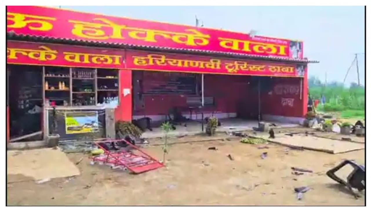 ഭക്ഷണത്തിൽ ഉള്ളിക്കഷ്ണം; റസ്റ്റോറന്റ് തല്ലിപ്പൊളിച്ച് കൻവാരി യാത്രക്കാർ ഭക്ഷണത്തിൽ ഉള്ളിക്കഷ്ണം; റസ്റ്റോറന്റ് തല്ലിപ്പൊളിച്ച് കൻവാരി യാത്രക്കാർ