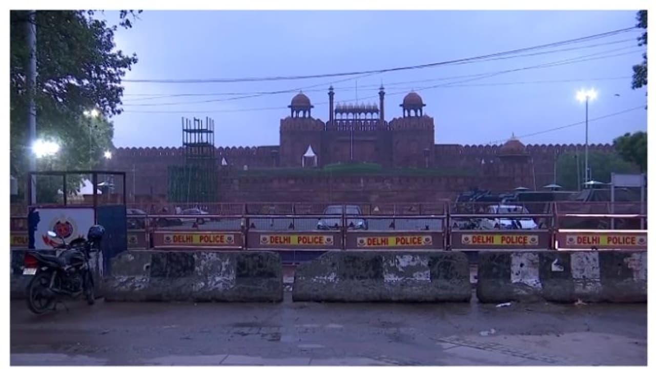 പാർലമെന്റിലും ചെങ്കോട്ടയിലും സ്ഫോടനം നടത്തുമെന്ന് ഭീഷണി സന്ദേശം; ലഭിച്ചത് കേരളത്തിൽ നിന്നുള്ള എംപിമാർക്ക്