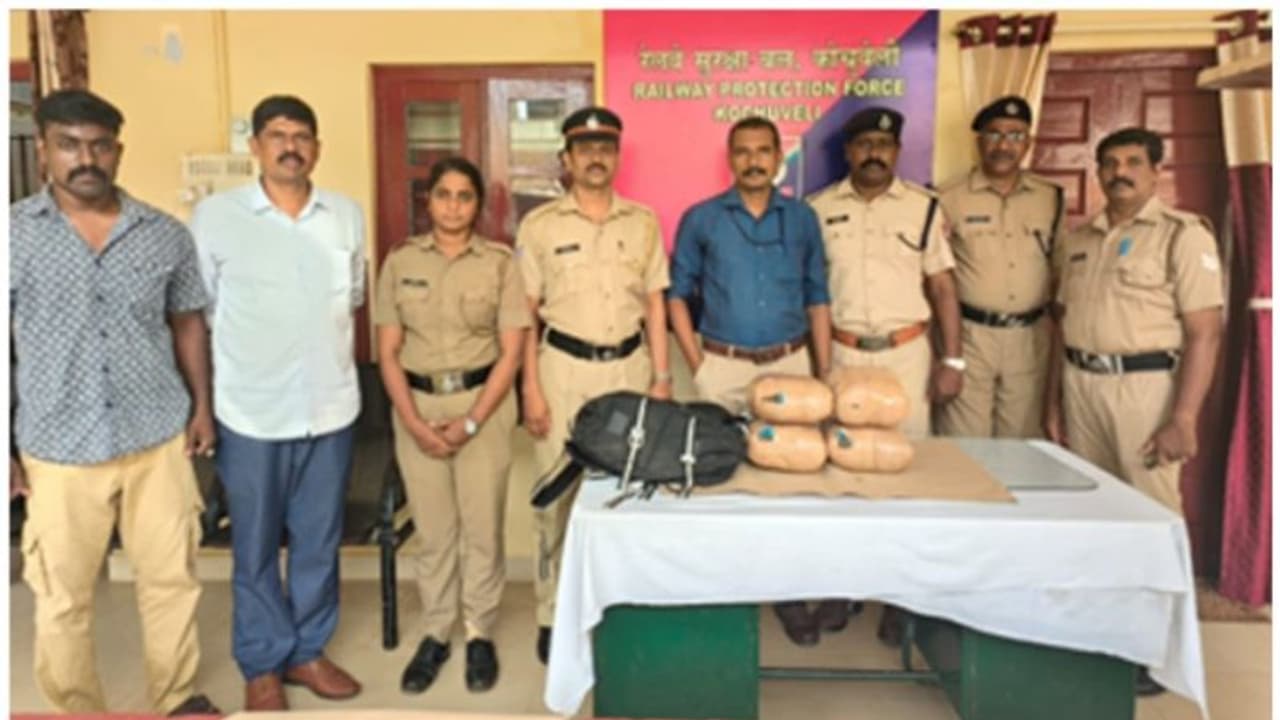 കൊച്ചുവേളി റെയിൽവെ സ്റ്റേഷനിലെ പ്ലാറ്റ്ഫോമിൽ എട്ട് കിലോഗ്രാം കഞ്ചാവ്; കൊണ്ടുവന്ന ആളിനായി അന്വേഷണം