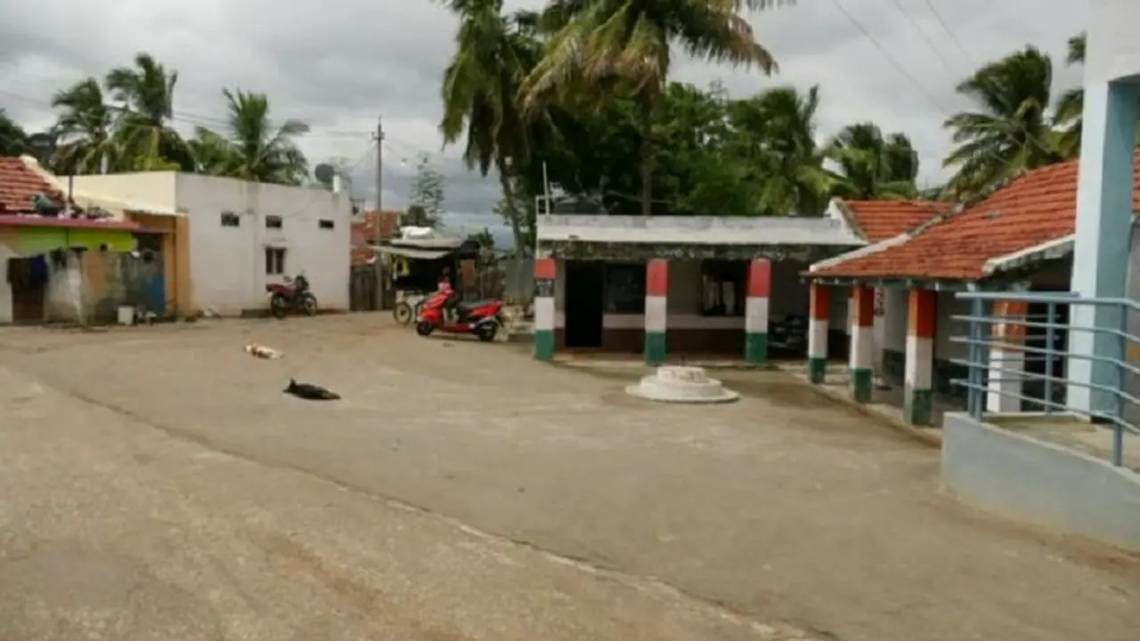 Karnataka: Riverside villages near Kollegala face flood threat as water released from KRS, Kabini reservoirs Karnataka: Riverside villages near Kollegala face flood threat as water released from KRS, Kabini reservoirs