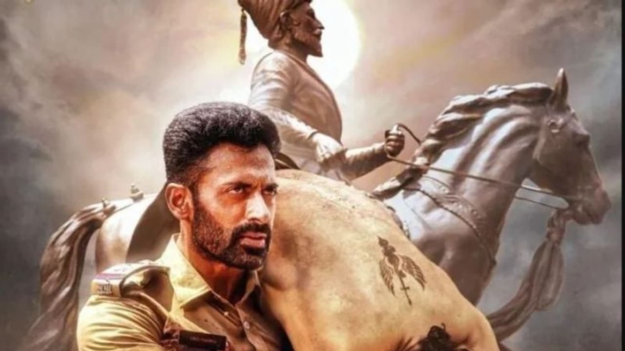 'మగధీర' విలన్ దేవ్ గిల్ లో ఈ యాంగిల్ కూడా ఉందా? 'మగధీర' విలన్ దేవ్ గిల్ లో ఈ యాంగిల్ కూడా ఉందా?