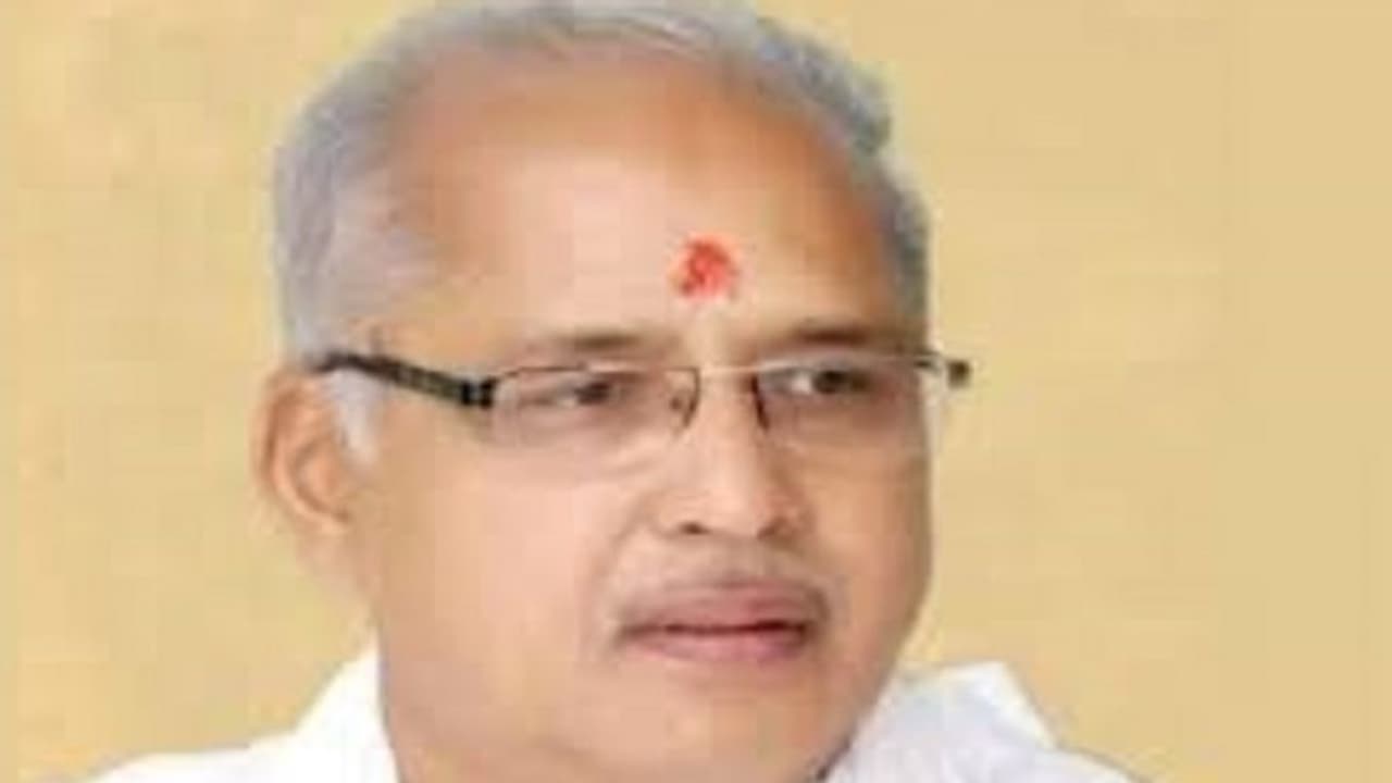 ಯಾದಗಿರಿ: ಫ್ರೀ ಶಸ್ತ್ರಚಿಕಿತ್ಸೆ ಮೂಲಕ ಬಡವರ ಪಾಲಿನ ದೇವರಾಗಿದ್ದ ಮಾಜಿ ಶಾಸಕ ಡಾ.ಮುದ್ದಾಳ್ ಇನ್ನಿಲ್ಲ..! ಯಾದಗಿರಿ: ಫ್ರೀ ಶಸ್ತ್ರಚಿಕಿತ್ಸೆ ಮೂಲಕ ಬಡವರ ಪಾಲಿನ ದೇವರಾಗಿದ್ದ ಮಾಜಿ ಶಾಸಕ ಡಾ.ಮುದ್ದಾಳ್ ಇನ್ನಿಲ್ಲ..!