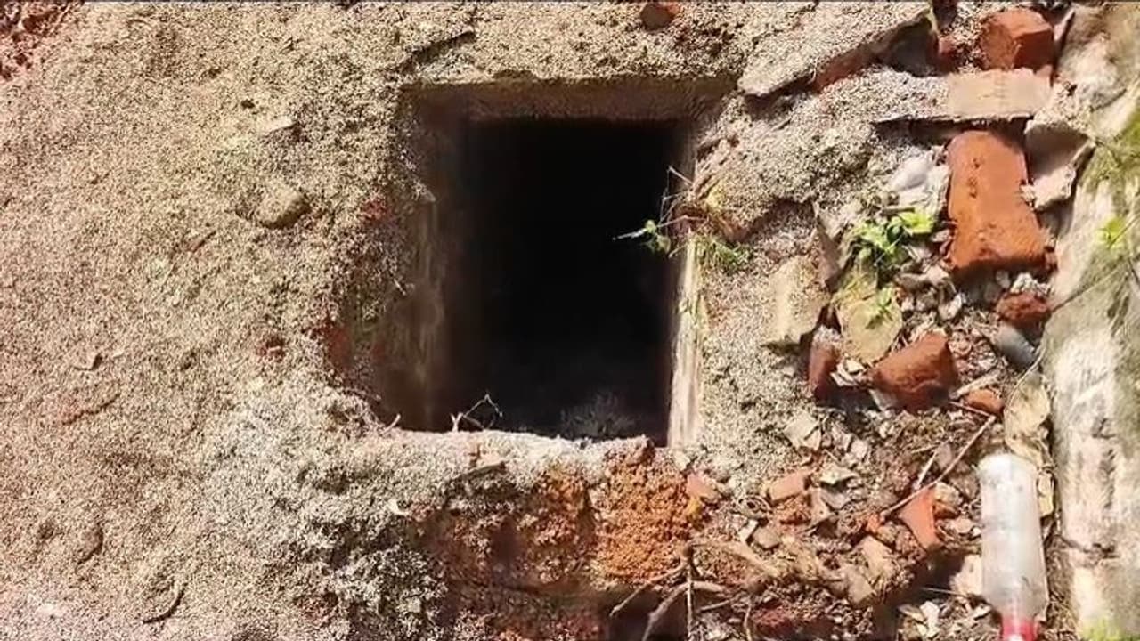 അമരവിള എക്സൈസ് ഓഫീസിനായി തറക്കല്ലിടുന്ന ഭൂമിയിൽ മണ്ണ് മാറ്റി; കണ്ടെത്തിയത് ഭൂമിക്കടിയിലേക്ക് തുരങ്കം അമരവിള എക്സൈസ് ഓഫീസിനായി തറക്കല്ലിടുന്ന ഭൂമിയിൽ മണ്ണ് മാറ്റി; കണ്ടെത്തിയത് ഭൂമിക്കടിയിലേക്ക് തുരങ്കം