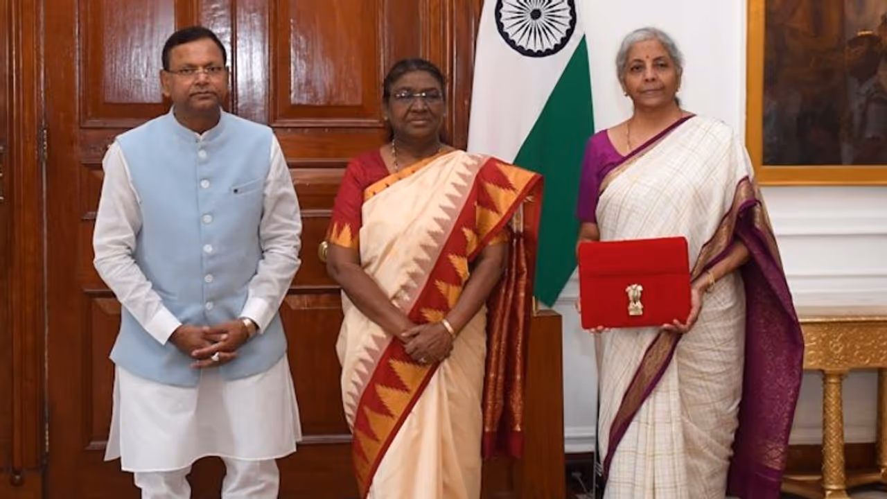 FM Nirmala Sitharaman opts for white and magenta silk saree for Budget 2024 presentation FM Nirmala Sitharaman opts for white and magenta silk saree for Budget 2024 presentation