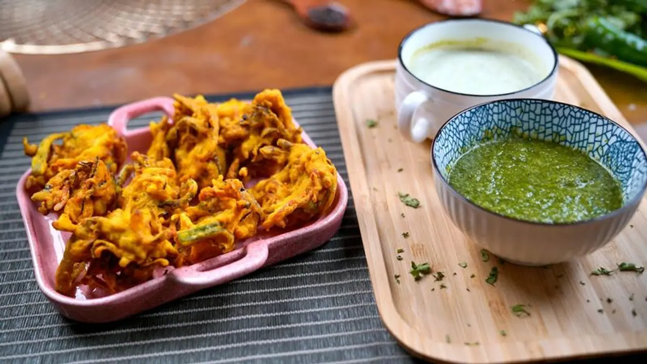 Monsoon Special: Easy green chutney recipe to enjoy with pakoras