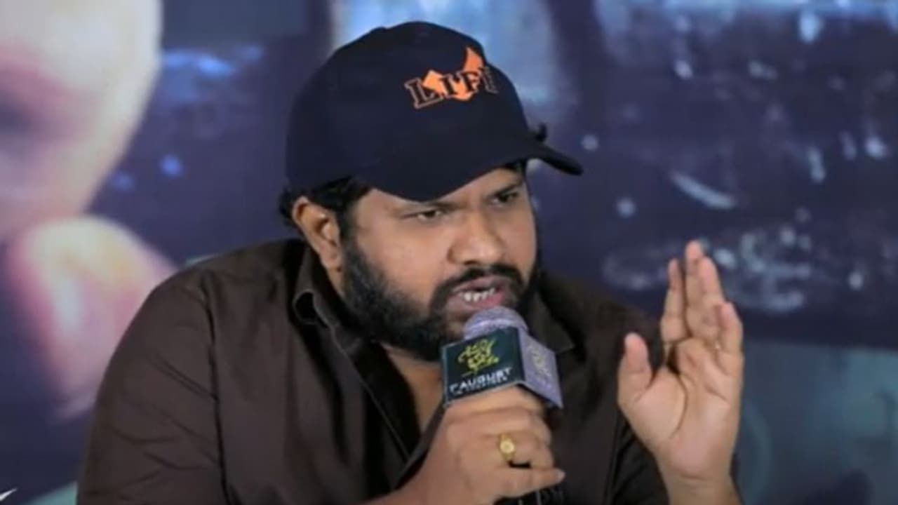 ఎమ్మెల్సీ పదవిపై హైపర్ ఆది క్లారిటీ.. పవన్, బన్నీ ఎప్పుడూ ఒకే ఫ్యామిలీ అంటూ వివాదంపై ట్రోలర్స్ కి ఝలక్.. ఎమ్మెల్సీ పదవిపై హైపర్ ఆది క్లారిటీ.. పవన్, బన్నీ ఎప్పుడూ ఒకే ఫ్యామిలీ అంటూ వివాదంపై ట్రోలర్స్ కి ఝలక్..