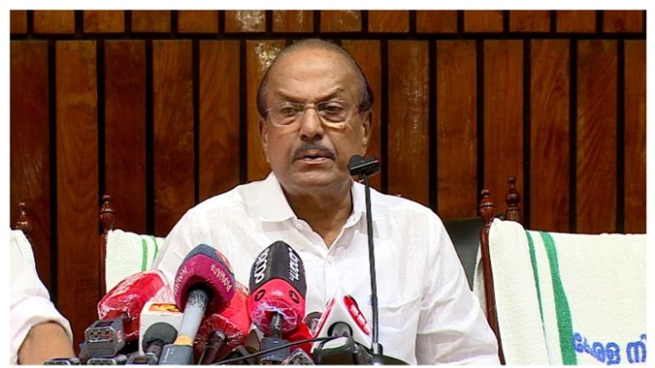 'കേന്ദ്രസർക്കാരിന് തന്നെ എങ്ങനെ മുന്നോട്ട് പോകുമെന്ന് നിശ്ചയമില്ലാത്ത ബജറ്റ്': പി കെ കുഞ്ഞാലിക്കുട്ടി 'കേന്ദ്രസർക്കാരിന് തന്നെ എങ്ങനെ മുന്നോട്ട് പോകുമെന്ന് നിശ്ചയമില്ലാത്ത ബജറ്റ്': പി കെ കുഞ്ഞാലിക്കുട്ടി