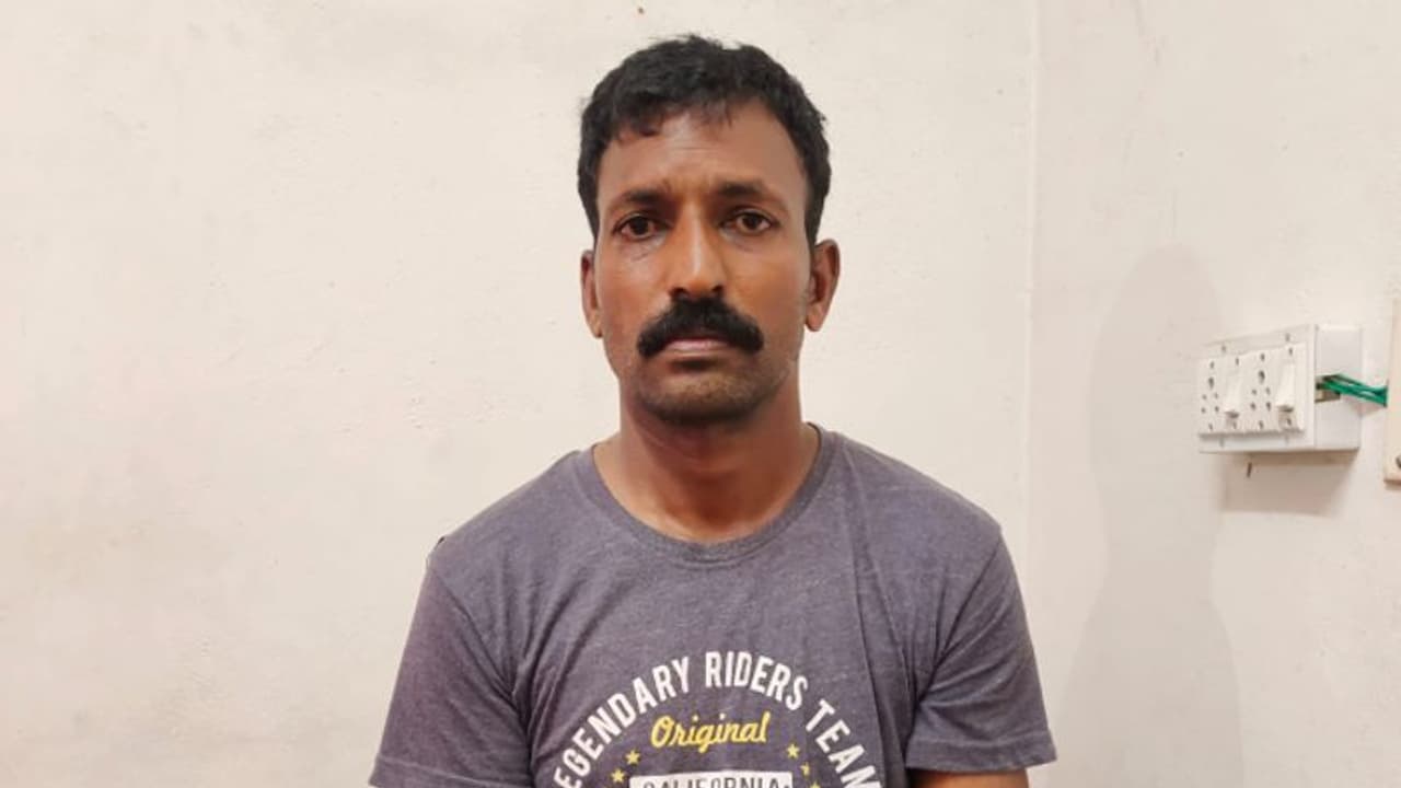 വിവാഹ വാഗ്ദാനം നൽകി പീഡനം; ഒളിവിലായിരുന്ന മധ്യവയസ്കൻ പിടിയിൽ വിവാഹ വാഗ്ദാനം നൽകി പീഡനം; ഒളിവിലായിരുന്ന മധ്യവയസ്കൻ പിടിയിൽ