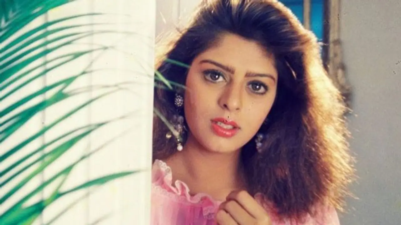 49ರಲ್ಲೂ ಕುಗ್ಗದ ಸೌಂದರ್ಯ, ಇನ್ನೂ ಒಂಟಿಯಾಗಿರುವುದಕ್ಕೆ ಆ ಸ್ಟಾರ್ ನಟನ ಜತೆಗಿನ ಬ್ರೇಕ್ ಅಪ್ ಕಾರಣವೇ!? 49ರಲ್ಲೂ ಕುಗ್ಗದ ಸೌಂದರ್ಯ, ಇನ್ನೂ ಒಂಟಿಯಾಗಿರುವುದಕ್ಕೆ ಆ ಸ್ಟಾರ್ ನಟನ ಜತೆಗಿನ ಬ್ರೇಕ್ ಅಪ್ ಕಾರಣವೇ!?