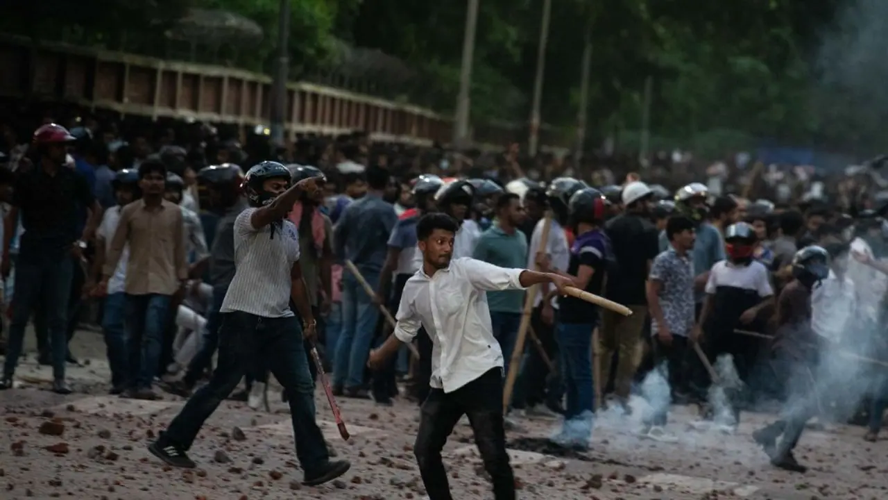 ಬಾಂಗ್ಲಾದೇಶದಲ್ಲಿ ಮತ್ತೆ ಭಾರೀ ಸಂಘರ್ಷಕ್ಕೆ 98 ಜನ ಬಲಿ: ಭಾರತೀಯರಿಗೆ ಎಚ್ಚರಿಕೆ