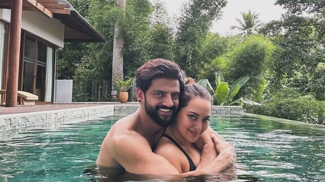 ಮದುವೆಯಲ್ಲಿ ಮೆಹಂದಿ ಹಾಕಿರ್ಲಿಲ್ಲ ಸೋನಾಕ್ಷಿ ಸಿನ್ಹಾ, ಇದಕ್ಕೆ ಕಾರಣವಾಗಿದ್ದು ಜಹೀರ್ ! ಮದುವೆಯಲ್ಲಿ ಮೆಹಂದಿ ಹಾಕಿರ್ಲಿಲ್ಲ ಸೋನಾಕ್ಷಿ ಸಿನ್ಹಾ, ಇದಕ್ಕೆ ಕಾರಣವಾಗಿದ್ದು ಜಹೀರ್ !