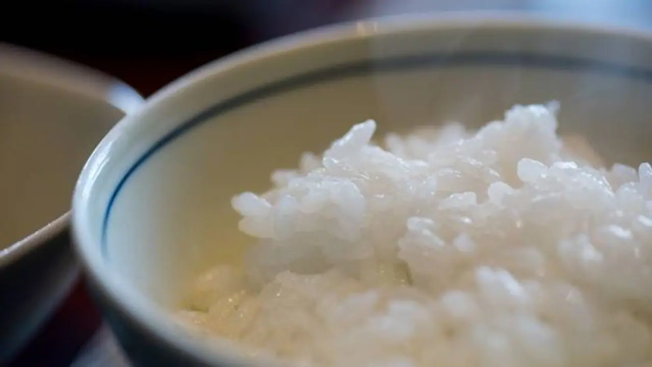 അത്താഴം ചോറും ഉപ്പുമാത്രമിട്ട പച്ചക്കറിയും, എസിയോ ഹീറ്ററോ ഇല്ല, 5 കോടി സമ്പാദിച്ചു, എല്ലാം നേരത്തെ വിരമിക്കാൻ അത്താഴം ചോറും ഉപ്പുമാത്രമിട്ട പച്ചക്കറിയും, എസിയോ ഹീറ്ററോ ഇല്ല, 5 കോടി സമ്പാദിച്ചു, എല്ലാം നേരത്തെ വിരമിക്കാൻ