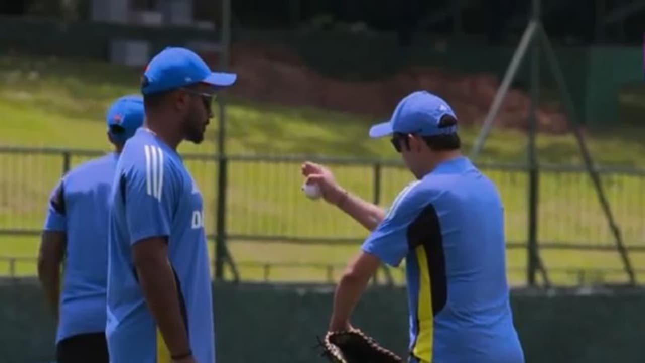 ശ്രീലങ്കയെ വൈറ്റ്വാഷ് ചെയ്യാന് ടീം ഇന്ത്യ, മൂന്നാം ട്വന്റി 20 ഇന്ന്; സഞ്ജു സാംസണ് കളിക്കുമെന്ന് സൂചന ശ്രീലങ്കയെ വൈറ്റ്വാഷ് ചെയ്യാന് ടീം ഇന്ത്യ, മൂന്നാം ട്വന്റി 20 ഇന്ന്; സഞ്ജു സാംസണ് കളിക്കുമെന്ന് സൂചന