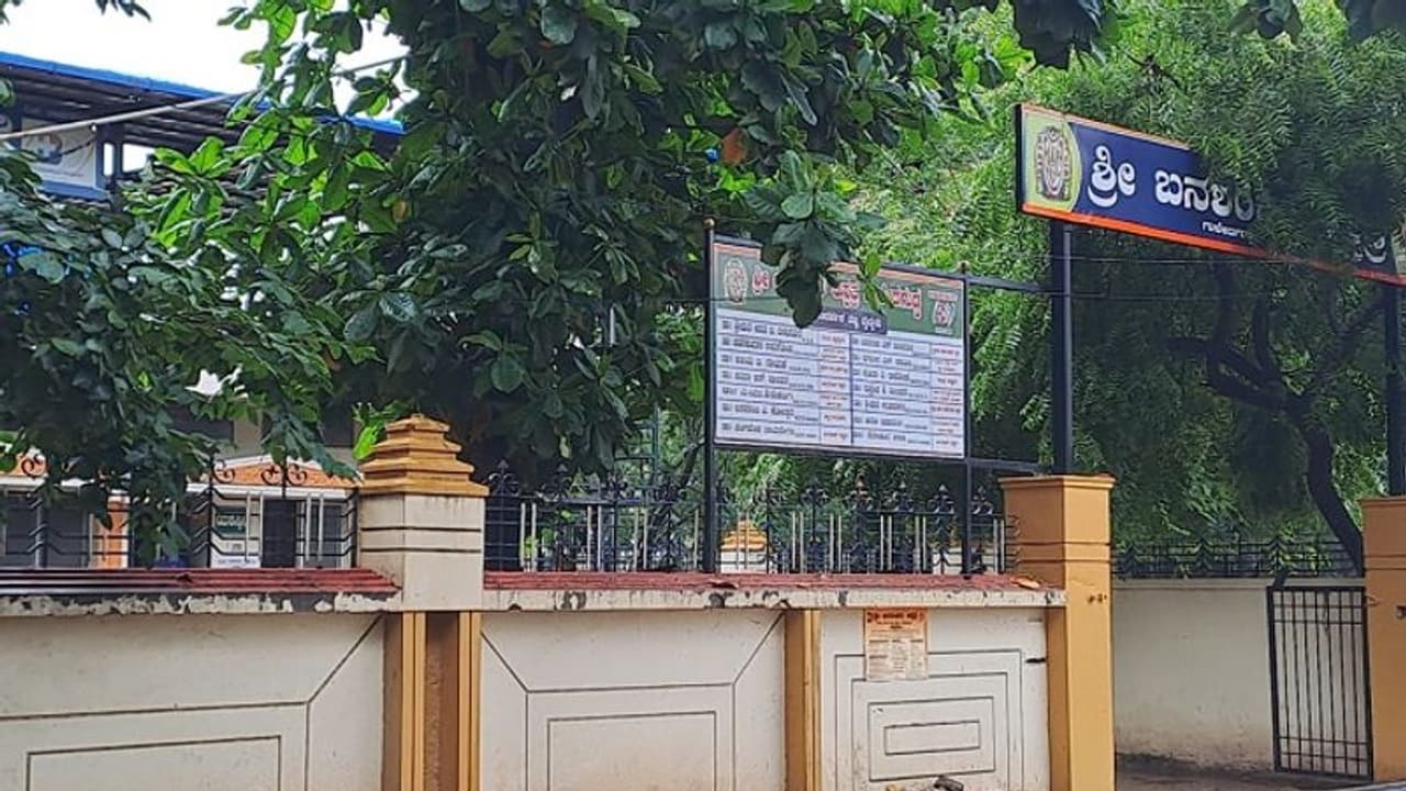 ಬಾಗಲಕೋಟೆ: ಭ್ರೂಣಲಿಂಗ ಪತ್ತೆ, ಗರ್ಭಿಣಿ ಸಾವು ಪ್ರಕರಣ, ದೆಹಲಿ ವಿಶೇಷ ಅಧಿಕಾರಿಗಳ ತಂಡದಿಂದ ದಾಳಿ ಬಾಗಲಕೋಟೆ: ಭ್ರೂಣಲಿಂಗ ಪತ್ತೆ, ಗರ್ಭಿಣಿ ಸಾವು ಪ್ರಕರಣ, ದೆಹಲಿ ವಿಶೇಷ ಅಧಿಕಾರಿಗಳ ತಂಡದಿಂದ ದಾಳಿ