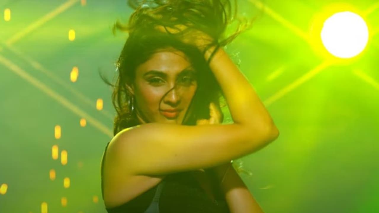 സ്റ്റൈലിഷ് സ്റ്റെപ്‍സുമായി ദീപ്‍തി സതി; 'താനാരാ'യിലെ വീഡിയോ സോംഗ് എത്തി