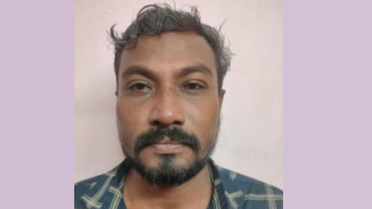 'റോഡരികിൽ നിര്ത്തിയ ബൈക്ക് മറിച്ചിട്ടോ?' ചോദ്യത്തിൽ തുടങ്ങിയ തര്ക്കം, സുഹൃത്തിനെ കുത്തിയ യുവാവ് അറസ്റ്റിൽ 'റോഡരികിൽ നിര്ത്തിയ ബൈക്ക് മറിച്ചിട്ടോ?' ചോദ്യത്തിൽ തുടങ്ങിയ തര്ക്കം, സുഹൃത്തിനെ കുത്തിയ യുവാവ് അറസ്റ്റിൽ