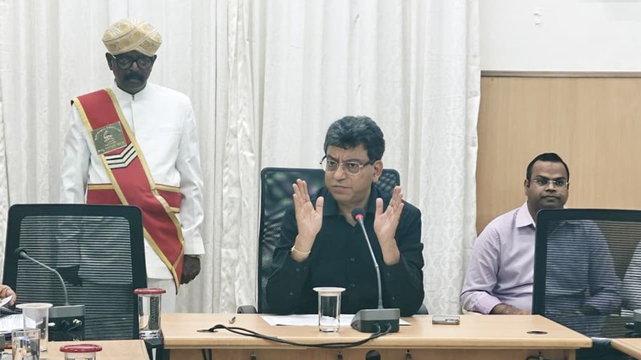 100 ಕಡೆ ರಾಜಕಾಲುವೆ ಪಥವೇ ಬದಲು: ಬಿಬಿಎಂಪಿ ಆಯುಕ್ತ ತುಷಾರ್ ಗಿರಿನಾಥ್ 100 ಕಡೆ ರಾಜಕಾಲುವೆ ಪಥವೇ ಬದಲು: ಬಿಬಿಎಂಪಿ ಆಯುಕ್ತ ತುಷಾರ್ ಗಿರಿನಾಥ್