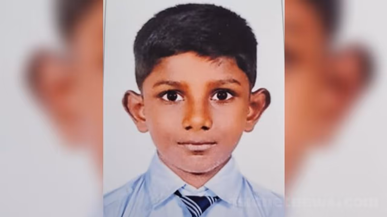 കുടുംബത്തോടൊപ്പം സഞ്ചരിക്കവേ സ്കൂട്ടർ നിയന്ത്രണം വിട്ട് മറിഞ്ഞു; വിദ്യാർത്ഥിക്ക് ദാരുണാന്ത്യം കുടുംബത്തോടൊപ്പം സഞ്ചരിക്കവേ സ്കൂട്ടർ നിയന്ത്രണം വിട്ട് മറിഞ്ഞു; വിദ്യാർത്ഥിക്ക് ദാരുണാന്ത്യം