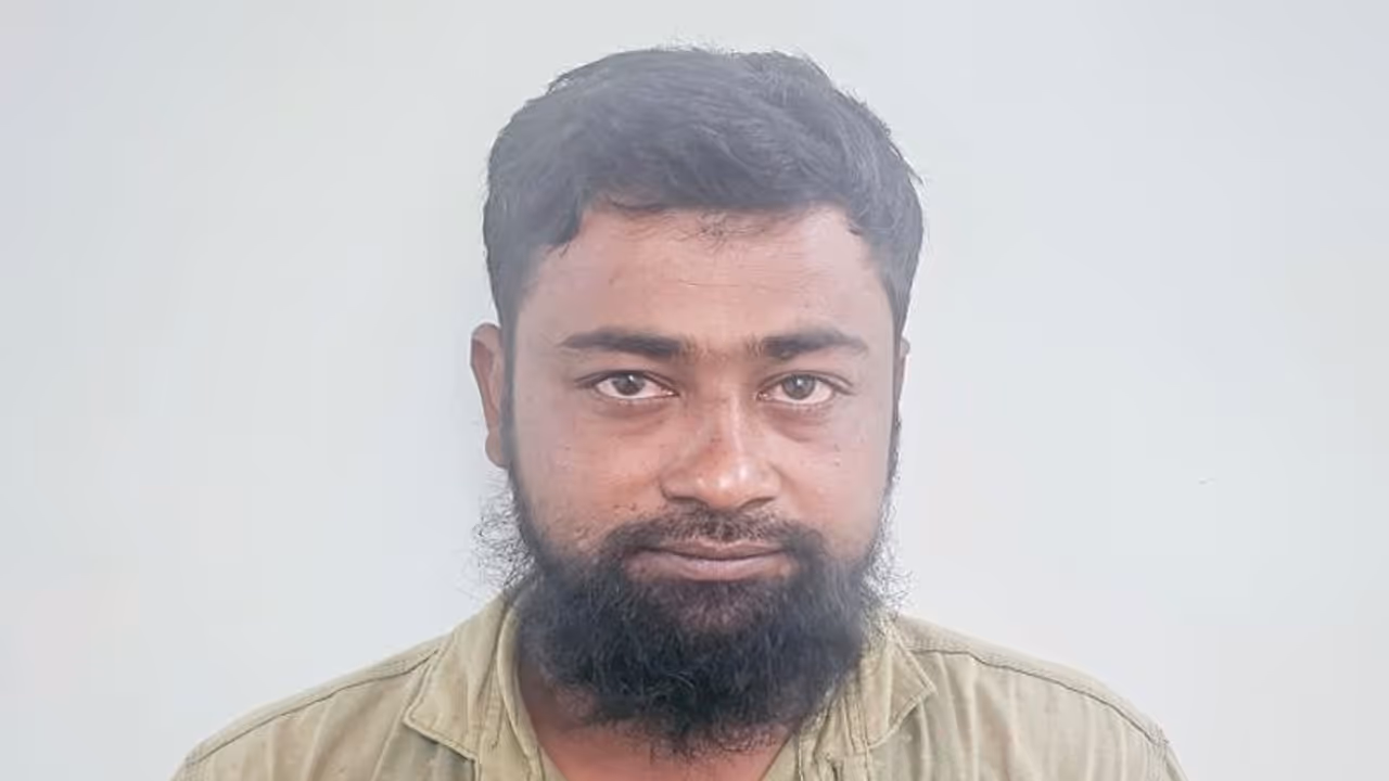 ವಿಜಯನಗರ: 14 ವರ್ಷಗಳಿಂದ ತಲೆ ಮರೆಸಿಕೊಂಡಿದ್ದ ಆರೋಪಿಯ ಹೆಡೆಮುರಿ ಕಟ್ಟಿದ ಪೊಲೀಸರು..! ವಿಜಯನಗರ: 14 ವರ್ಷಗಳಿಂದ ತಲೆ ಮರೆಸಿಕೊಂಡಿದ್ದ ಆರೋಪಿಯ ಹೆಡೆಮುರಿ ಕಟ್ಟಿದ ಪೊಲೀಸರು..!