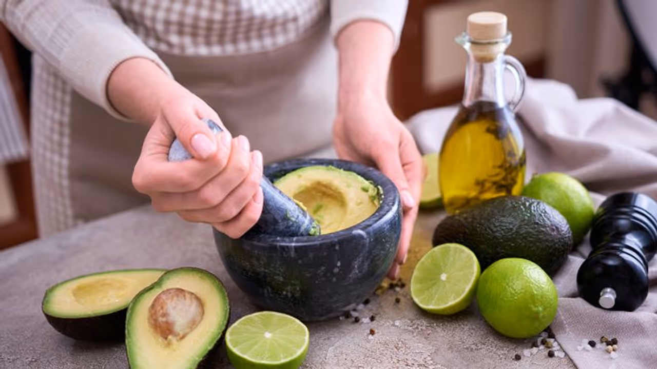 Health Tips: രാവിലെ വെറുംവയറ്റില് കഴിക്കാവുന്ന ആരോഗ്യകരമായ കൊഴുപ്പ് അടങ്ങിയ ഭക്ഷണങ്ങള് Health Tips: രാവിലെ വെറുംവയറ്റില് കഴിക്കാവുന്ന ആരോഗ്യകരമായ കൊഴുപ്പ് അടങ്ങിയ ഭക്ഷണങ്ങള്