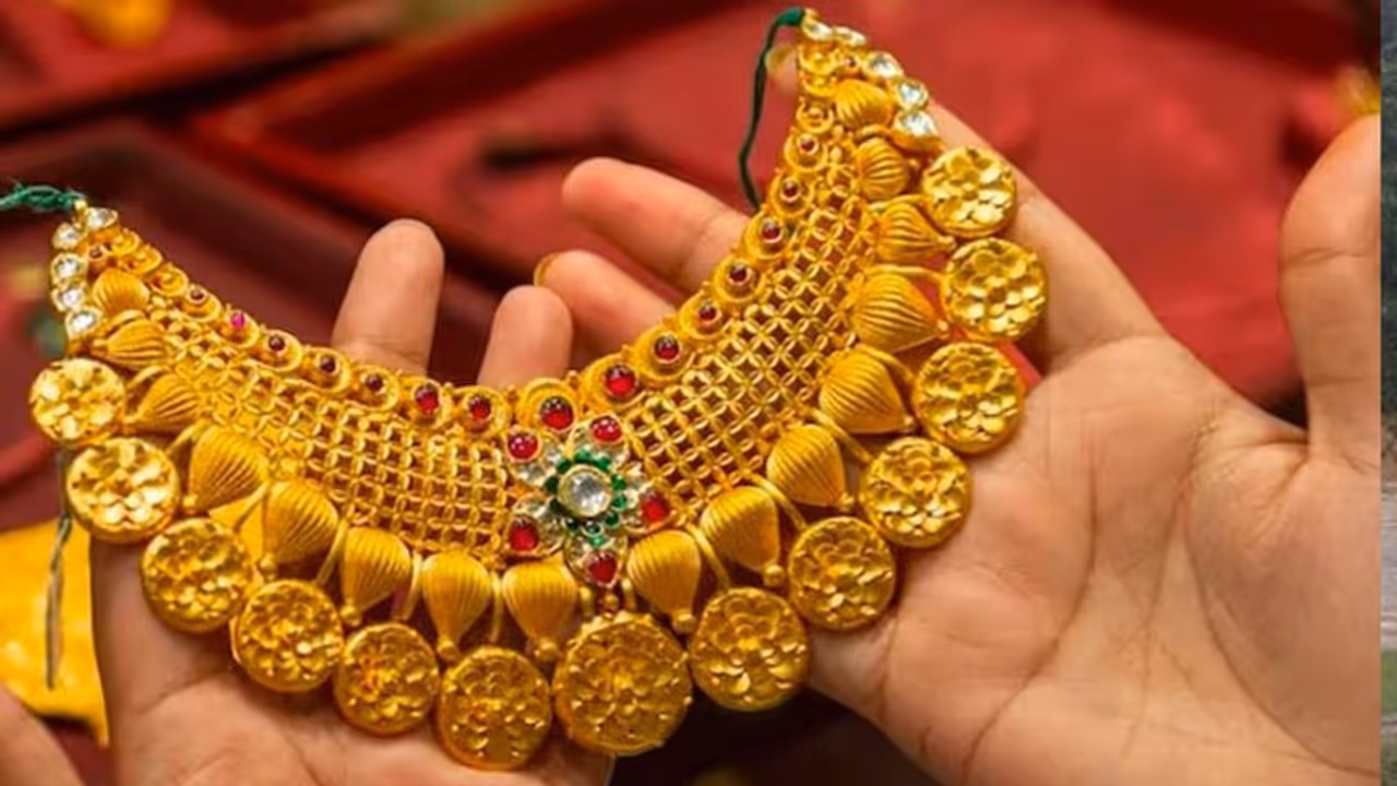 Gold Rate Today: മൂന്ന് മാസത്തിന് ശേഷമുള്ള ഏറ്റവും കുറഞ്ഞ വില; സ്വർണത്തിന്റെ ഇന്നത്തെ വില അറിയാം Gold Rate Today: മൂന്ന് മാസത്തിന് ശേഷമുള്ള ഏറ്റവും കുറഞ്ഞ വില; സ്വർണത്തിന്റെ ഇന്നത്തെ വില അറിയാം