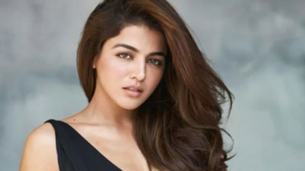 'എനിക്ക് ഇഷ്‍ടമുള്ളത് ഞാൻ ധരിക്കും, ആരും നിര്‍ബന്ധിക്കണ്ട', സമ്മര്‍ദ്ദങ്ങളുണ്ടാകാറില്ലെന്ന് നടി വാമിഖ