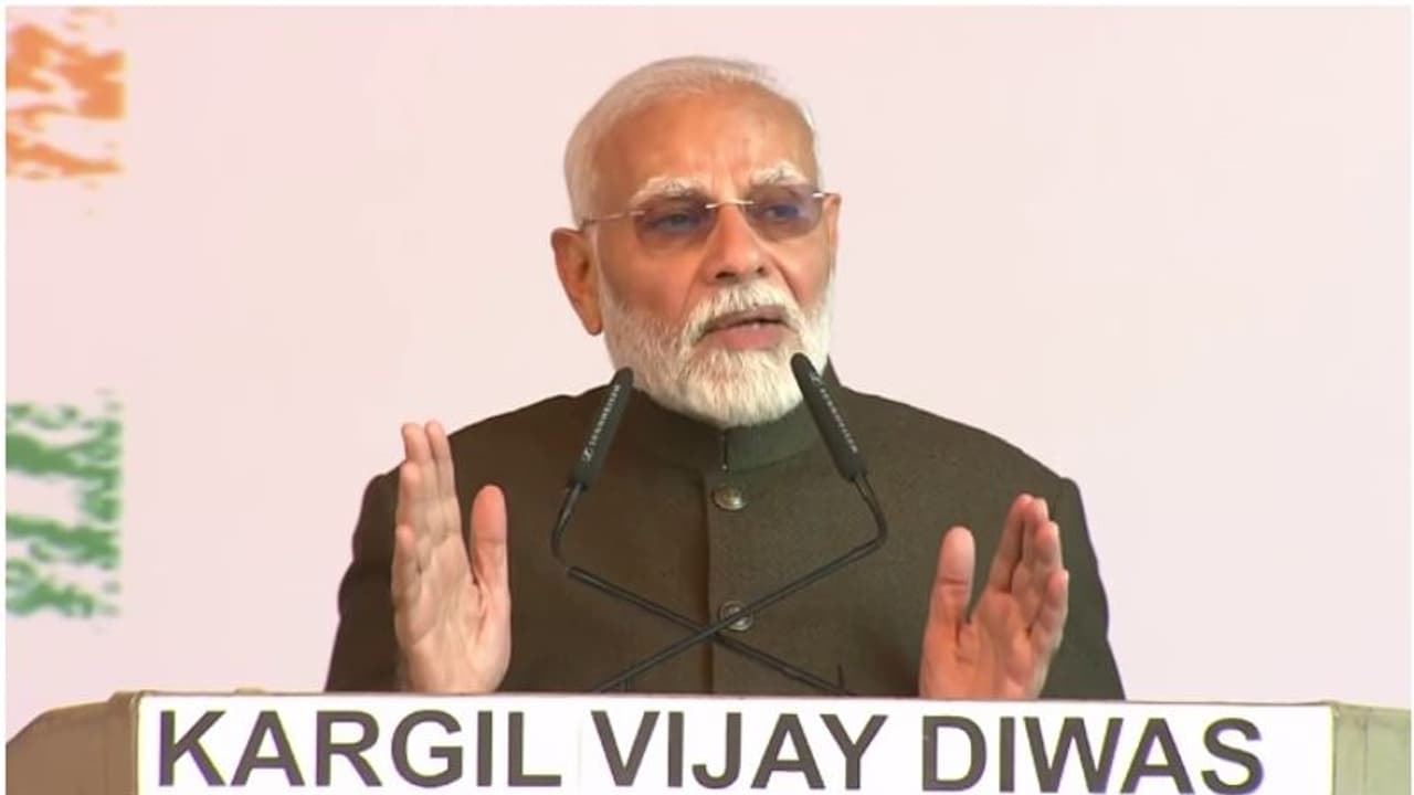 ಪಾಕಿಸ್ತಾನವು ಇತಿಹಾಸದಿಂದ ಯಾವುದೇ ಪಾಠಗಳನ್ನು ಕಲಿತಿಲ್ಲ: ಪ್ರಧಾನಿ ಮೋದಿ ಪ್ರಹಾರ