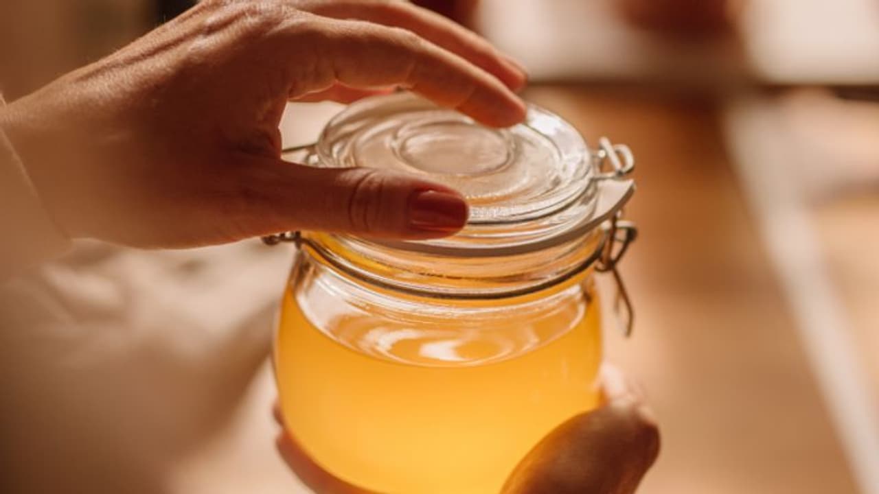 രാവിലെ വെറുംവയറ്റില് നെയ്യ് കഴിക്കുന്നത് കൊണ്ടുള്ള അഞ്ച് ഗുണങ്ങള് രാവിലെ വെറുംവയറ്റില് നെയ്യ് കഴിക്കുന്നത് കൊണ്ടുള്ള അഞ്ച് ഗുണങ്ങള്