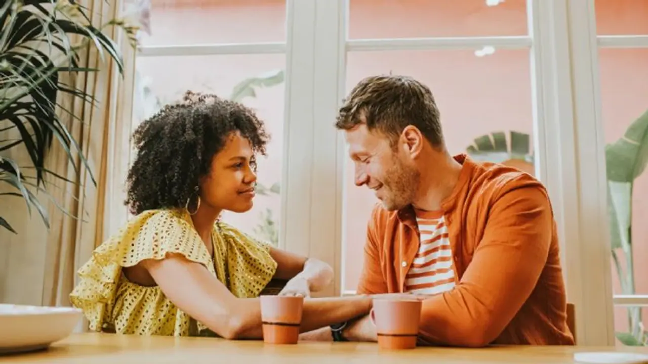 டேட்டிங் & ரிலேஷன்ஷிபில் இருக்கும் இளம் பெணகள் தெரிஞ்சுக்க வேண்டியது என்ன? டேட்டிங் & ரிலேஷன்ஷிபில் இருக்கும் இளம் பெணகள் தெரிஞ்சுக்க வேண்டியது என்ன?