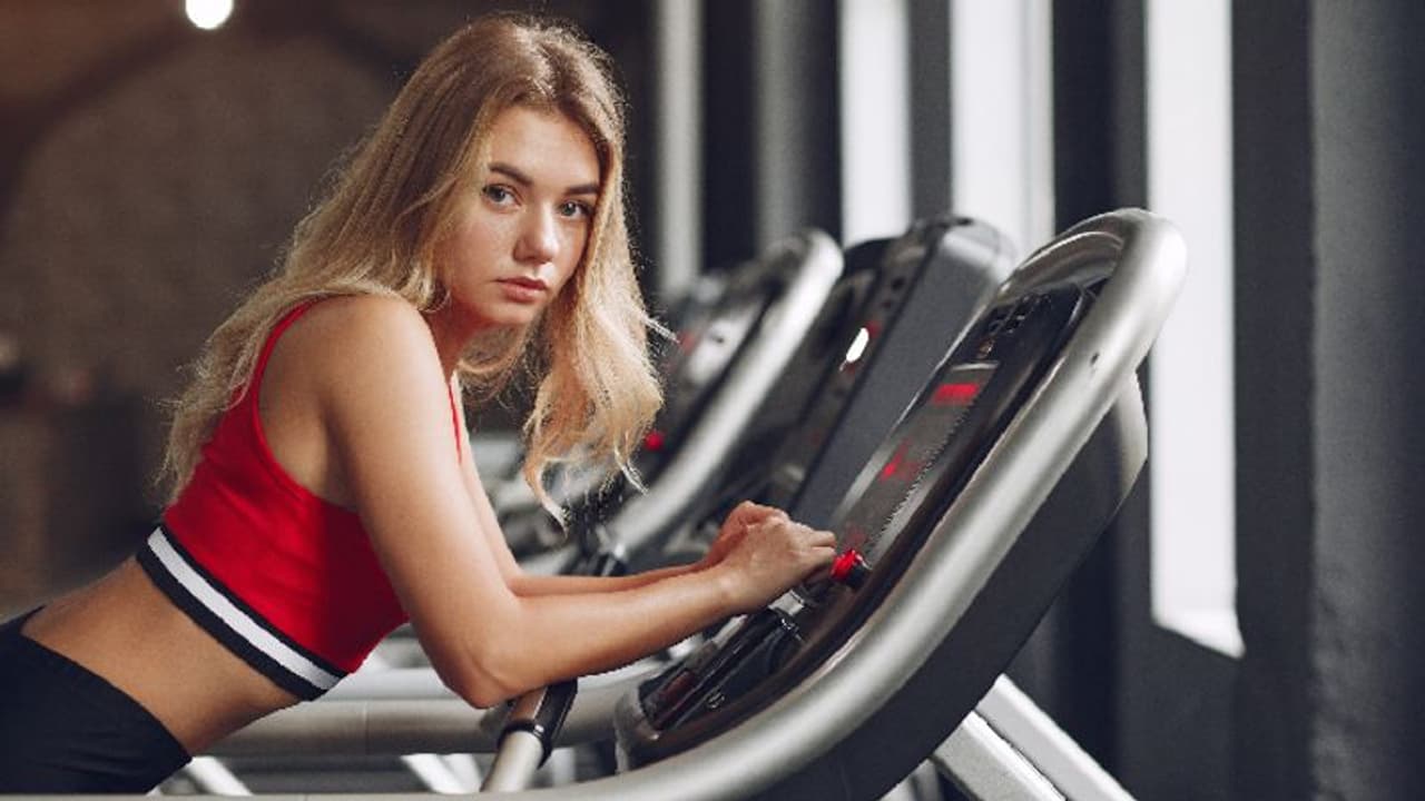 Gym के सिंपल हैक से 48KG वेटलॉस, गजब है ब्रिटिश लड़की का ट्रेडमील Weight loss फॉर्मुला 